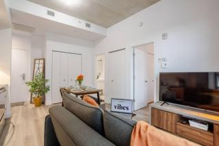 Elegant 1BR Retreat and Chic Stay in Old Port - Montreal - 7