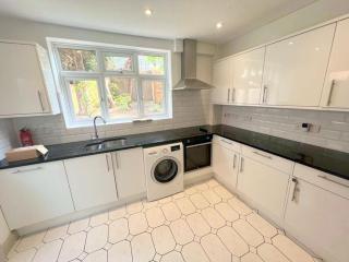 Studio (Triple) in Sutton - 1