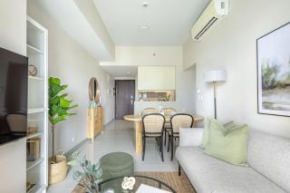 Stylish 2 BR Home with Bathtub and Balcony Uptown BGC - Manilla - 9