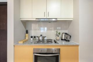 Stylish 2 BR Home with Bathtub and Balcony Uptown BGC - Manilla - 3