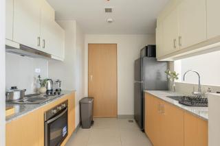 Stylish 2 BR Home with Bathtub and Balcony Uptown BGC - Manilla - 2