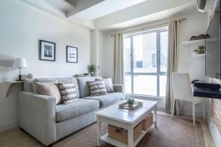 Julias Bright Stylish Condo Balcony - Manila - 7