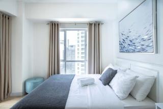 Julias Bright Stylish Condo Balcony - Manila - 1