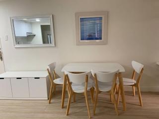 Comfy and Renovated 1 BR with Balcony BGC Golf View - Manila - 9