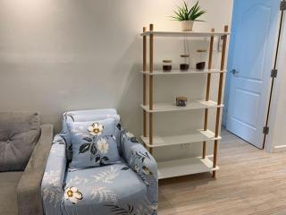 Comfy and Renovated 1 BR with Balcony BGC Golf View - Manila - 6