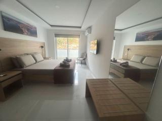 Stylish One-Bedroom Apartment with Balcony & Sea Views - 3