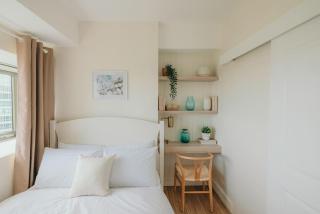 Modern Coastal Design 1 BR Condo Golf View BGC - Manila - 8