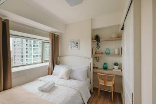 Modern Coastal Design 1 BR Condo Golf View BGC - Manila - 5