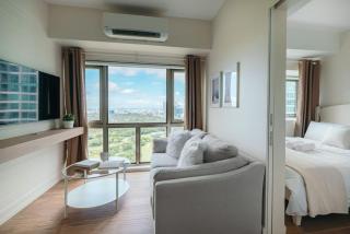 Modern Coastal Design 1 BR Condo Golf View BGC - Manila - 3