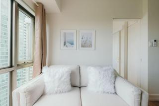 Modern Coastal Design 1 BR Condo Golf View BGC - 5