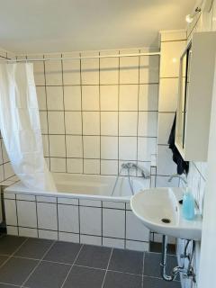 Spacious Apartment for 6 - 1