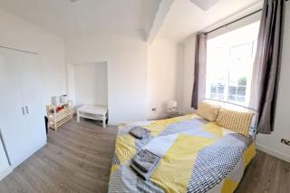 6-bedroom House in Morden, London (Zone 4) - Mitcham - 7