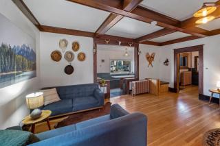 Mountain View Retreat in the heart of Banff - Massive House Sleeps 23 - Banff - 7