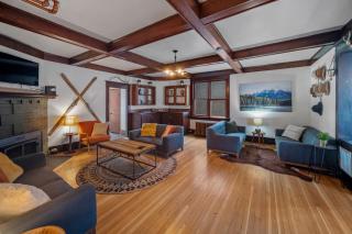 Mountain View Retreat in the heart of Banff - Massive House Sleeps 23 - Banff - 9