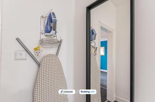 Spacious 4-Bedroom House in Wigan with Free WiFi & Parking - Long Stays Welcome - Leigh - 8