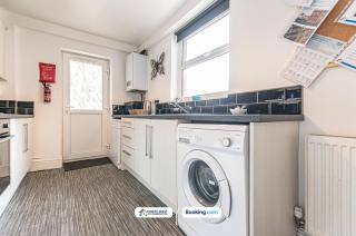 Wigan Short Let Spacious 4BR, Contractors Welcome - 6