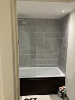Modern Riverside 1BR apartment - Barking - 5