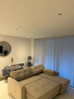 Modern Riverside 1BR apartment - Barking - 4