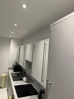 Modern Riverside 1BR apartment - Barking - 3