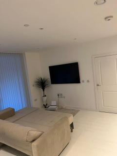 Modern Riverside 1BR apartment - Barking - 1