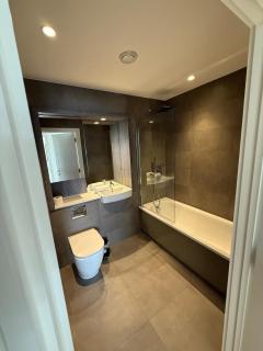 Luxury 2 Bedroom with Balcony - Fast Wi-Fi - Netflix 711C - Birmingham - 6