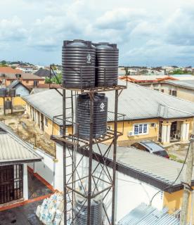 2025 Built 3BR Lavish Gated Apartment in Benin City's Etete GRA with WiFi, AC, Kitchen, Free Parking, 24hr Power and Security, Great for Business, Vacation or Family Travel! - Benin City - 8