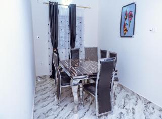 2025 Built 3BR Lavish Gated Apartment in Benin City's Etete GRA with WiFi, AC, Kitchen, Free Parking, 24hr Power and Security, Great for Business, Vacation or Family Travel! - Benin City - 7