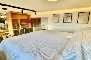 Luxuoso Loft com Garagem, Ar cond. Jacuzzi e Wifi - 0