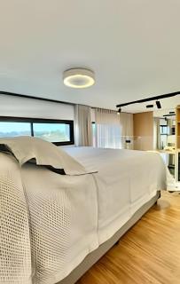 Luxuoso Loft com Garagem, Ar cond. Jacuzzi e Wifi - 8