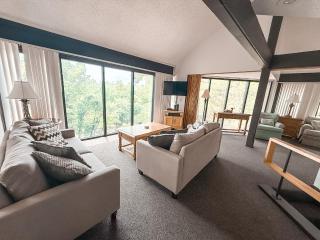 Treehouse Treetop Village105-3Bed3BAPools-8PP - 9