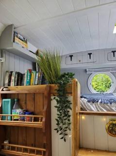 Monroe Horsebox Glamping - Porthleven - 8