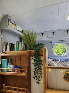 Monroe Horsebox Glamping - Porthleven - 3
