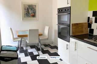 3-Bedroom House in Warrington with Free Parking Ideal for Contractors and Family Stays - 6