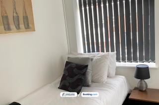 3-Bedroom House in Warrington with Free Parking Ideal for Contractors and Family Stays - Warrington - 1