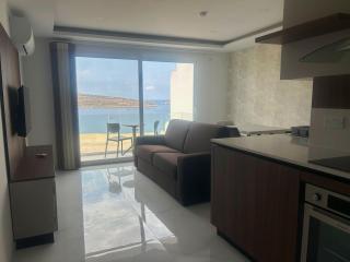 Gorgeous 1-BR Seaview Apartment - 1