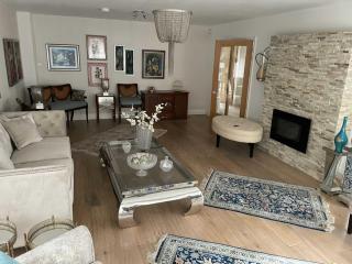 Spacious 7 Bedroom 5 Bathroom Mansion with Parking - Cardiff - 6