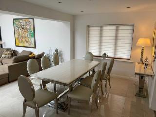 Spacious 7 Bedroom 5 Bathroom Mansion with Parking - Cardiff - 3