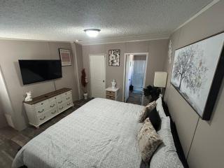 Cozy river front lookout - 1