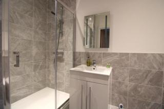 Stunning Caterham 4 bedroom home - 1