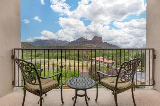 Best Western Plus Arroyo Roble Hotel & Creekside Villas - 9