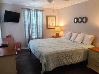 Beautiful 3 Bedroom BEACHFRONT Condo (F3) - Sleeps 10 - Gulf Shores - 1