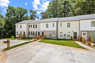 Elegant Escape Near Six Flags with WiFi, AC - Austell - 0