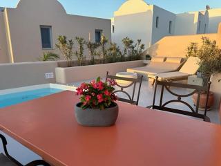 Signature Santorini Villa 2 Bedroom Villa Private Jetted Pool Beautiful Sunset Views Finikia - Oia - 7