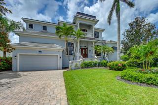 Waterfront Stunner Effortless Elegance in Naples! - Naples - 7
