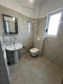 3rd Floor Mali i Robit Apartments - Golem - 6