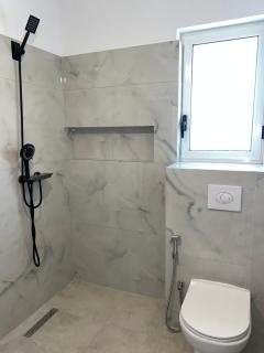 3rd Floor Mali i Robit Apartments - Golem - 4