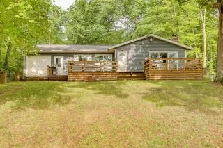 Lakefront Home with Deck Central Michigan Escape! - - 9