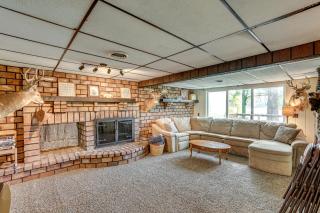 Lakefront Home with Deck Central Michigan Escape! - - 7