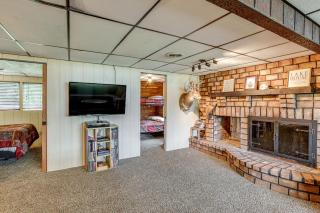 Lakefront Home with Deck Central Michigan Escape! - - 6