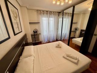 Apartamento Reyes de España / Free Parking & Wi Fi - 4